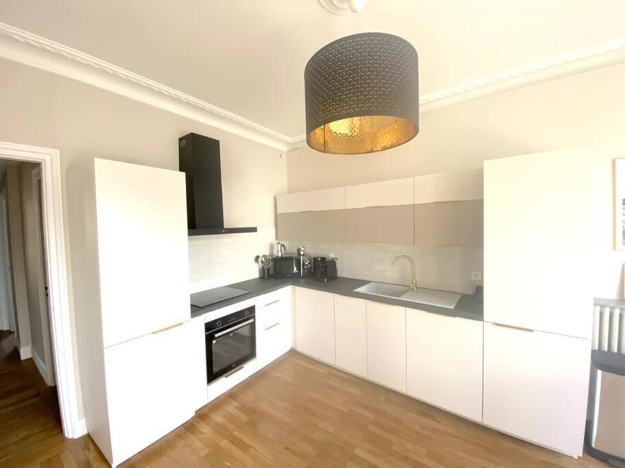 T3 De 73 M2 , Garage , Vue Montagnes Et Chateau Appartement *