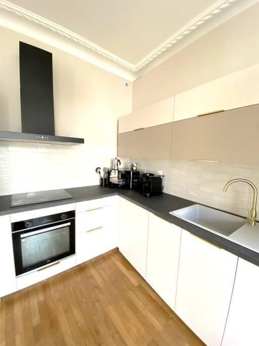Appartement T3 De 73 M2 , Garage , Vue Montagnes Et Chateau