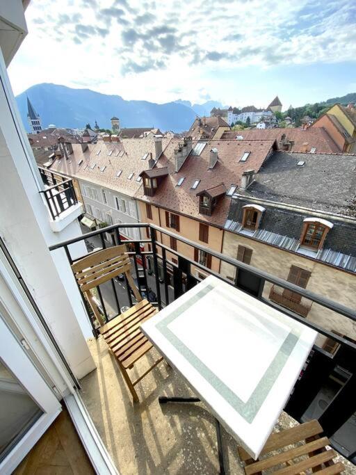 T3 De 73 M2 , Garage , Vue Montagnes Et Chateau Appartement *