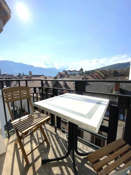 Appartement T3 De 73 M2 , Garage , Vue Montagnes Et Chateau *