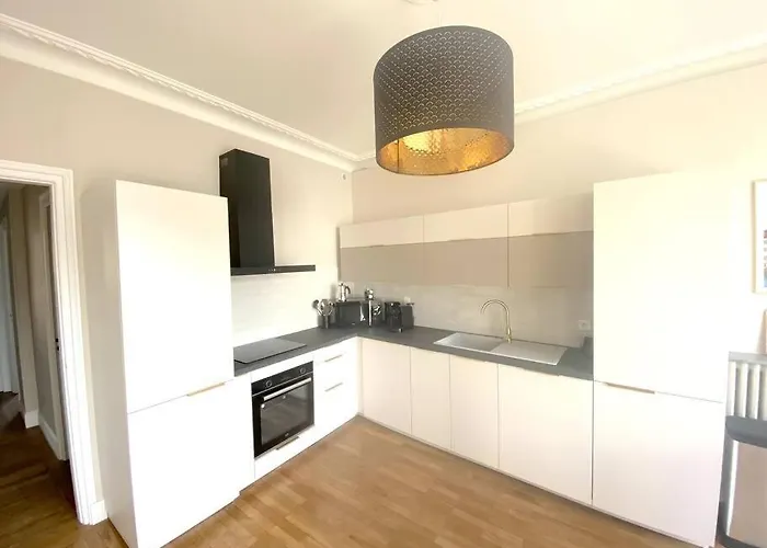 T3 De 73 M2 , Garage , Vue Montagnes Et Chateau